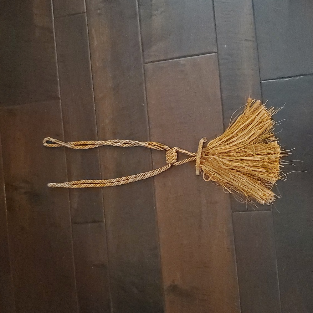 Bronze & Gold Tassle/Drapery